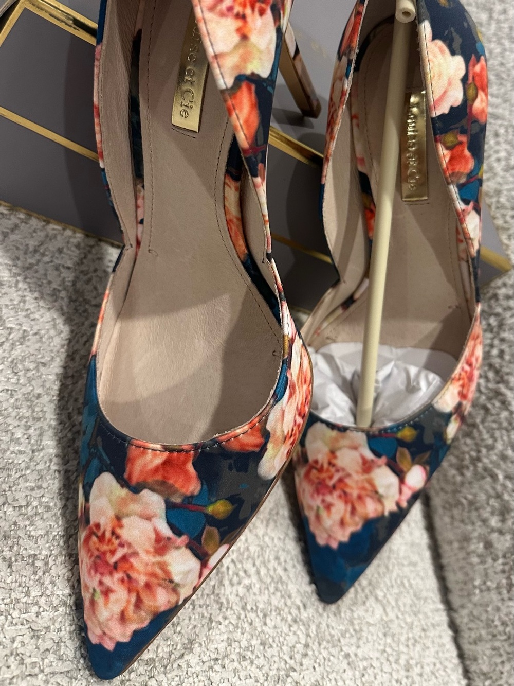 LOUISE ET CIE LO-HERMOSA Pumps Womens 8M Rose Printed Satin Pointed Shoe Heel